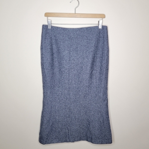 Lauren Ralph Lauren | Navy & Gray Tweed Skirt with Fluted Back Hem Size 8 - Picture 1 of 4